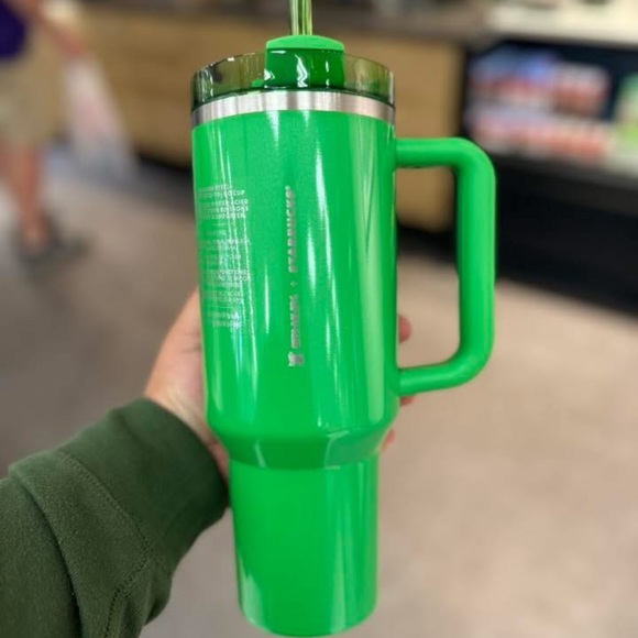 Starbucks Bright Green Travel Mug with Handle - www.disolcolor.com
